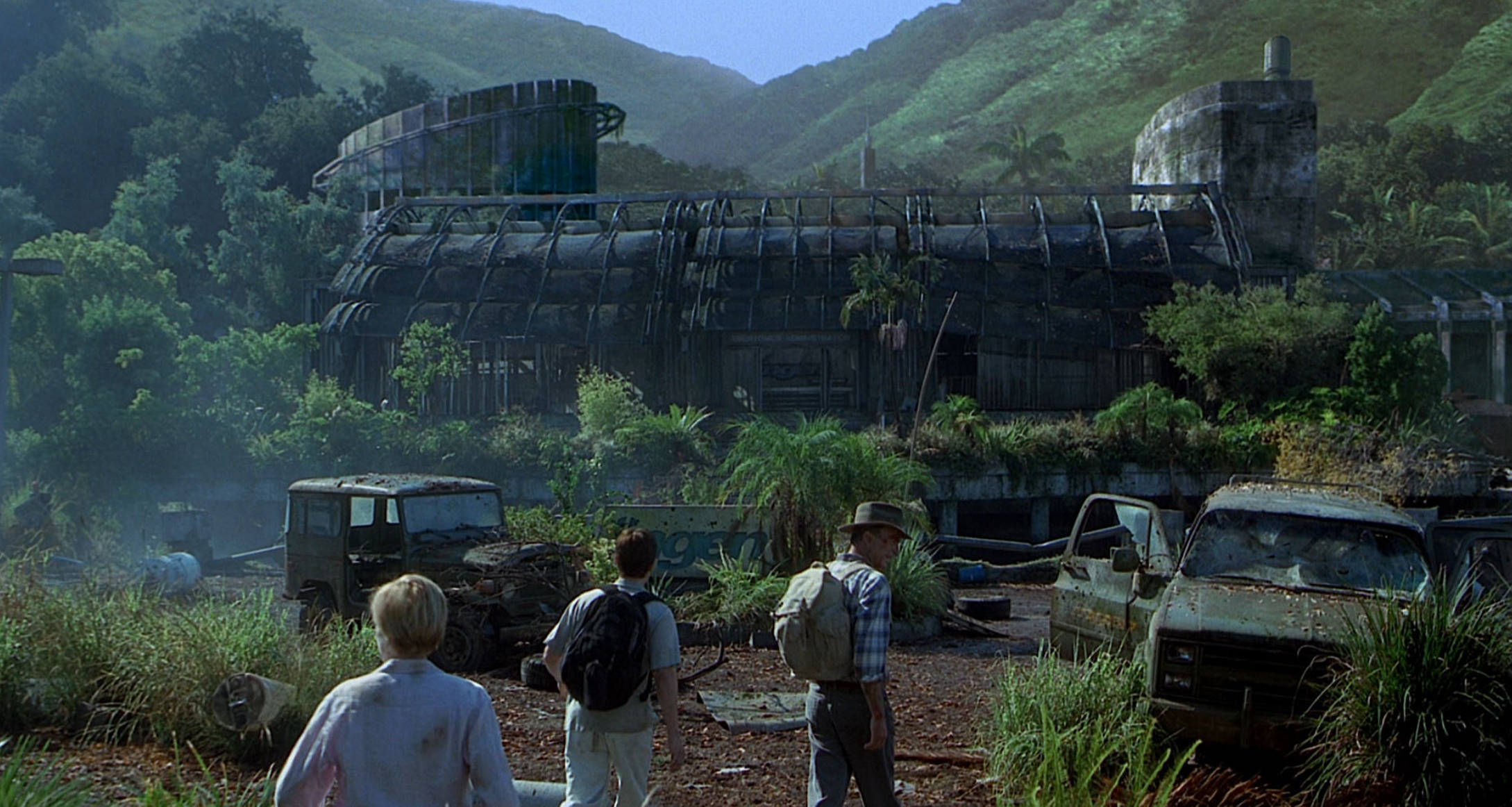 a movie still from Jurassic Park 3 from 2001